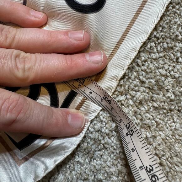 Coco Chanel Silk CC Scarf 100% Authentic Black And White 34 x 34 Square - Picture 4 of 4